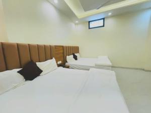 Hotel Shaurya - 300 Meters - Near Golden Temple