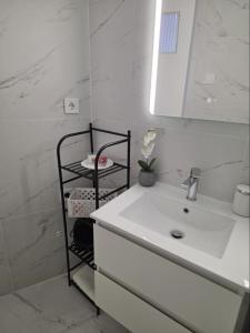 Sweet Cosy Home 5th Floor-Syggrou Avenue
