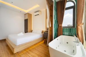 Tan Binh House Hotel