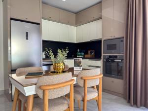 Qoople Green Ocean B55 - Spacious 2-Bedroom Apartment