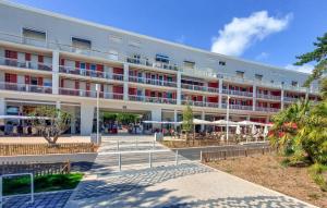 2 Bedroom Awesome Apartment In Royan