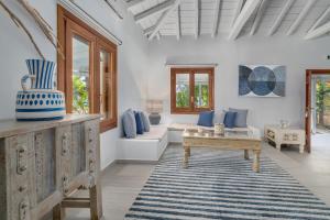 Amouage Boutique Home