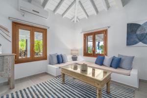 Amouage Boutique Home