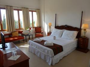 Double or Twin Room with Partial Sea View