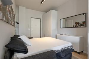 Lo Slate, monolocale essenziale con balcone Bergamo