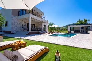 NEW! Stylish 4-Bedroom Villa Agrosa with 30 m2 Private Pool, Hydromassage, Finnish Sauna and Fun zone