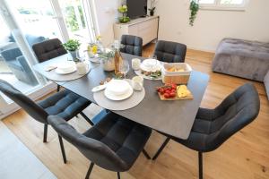 Modern 2-Bedroom Apartment Near Old Town with Free Parking