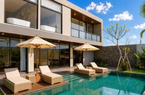 Brown Moon Villa 3-Bedroom Private Pool Retreat in Canggu