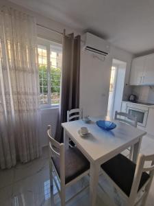 The Arch Apartment