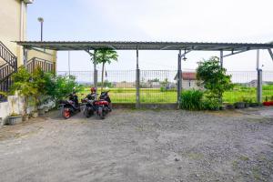 RedDoorz near Padang Golf Adisucipto