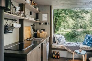 Maringotka Pomněnka by TwoFingers glamping