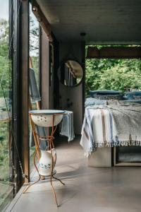 Maringotka Pomněnka by TwoFingers glamping