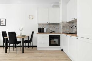 Przytulny Apartament z Balkonem w Centrum Chorzowa by Noclegi Renters