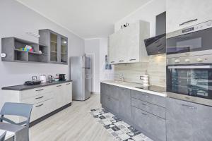 Domus Garda - Pool and terrace in the heart of Sirmione