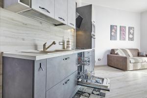 Domus Garda - Pool and terrace in the heart of Sirmione