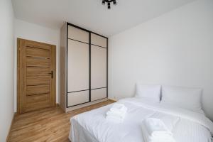 Heweliusza 8 Homely Apartment by BookingHost