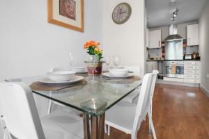 Modern Bermondsey Apartment, 5 Min to Tube, Walk to Tower Bridge, Zone 2 London