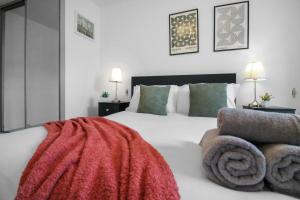 Modern Bermondsey Apartment, 5 Min to Tube, Walk to Tower Bridge, Zone 2 London