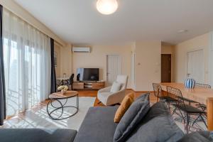 Spacious 1 Bedroom Bospohurs View Apartment with 2 Beds