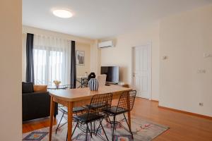 Spacious 1 Bedroom Bospohurs View Apartment with 2 Beds