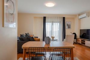 Spacious 1 Bedroom Bospohurs View Apartment with 2 Beds