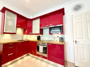 Harbour Haven Modern 2 Bed Apartment by the Sea