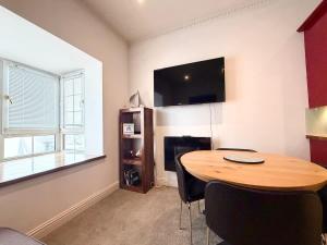 Harbour Haven Modern 2 Bed Apartment by the Sea