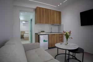 Ellies Modern Haven Kryopigi