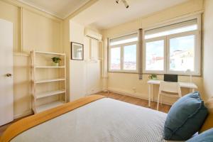 Sunny Balcony Room - Marquês de Pombal