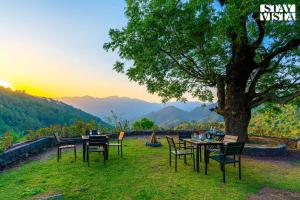 StayVista at Mountain Mirage with Bonfire