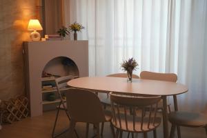 Airport stay Open special, 7 minutes on foot from the bus station, 10 minutes by airport taxi, 6 people, Spacious, Cozy