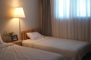 Airport stay Open special, 7 minutes on foot from the bus station, 10 minutes by airport taxi, 6 people, Spacious, Cozy