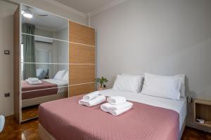 Athens City Apartment Walk to Metro Ideal City Stay