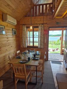 Siedlisko nad jeziorem Skarlińskim 5B, mazury, jezioro, domek, bania