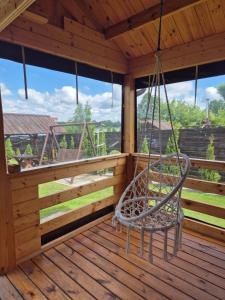 Siedlisko nr 5A nad jeziorem Skarlińskim, jezioro, mazury, domki letniskowe, bania
