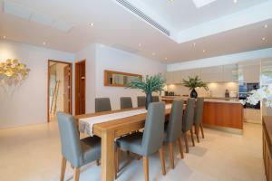 3BR Private Pool Villa Tropical Phuket Escape