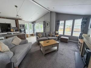 Stunning 4 Berth Lodge With Decking At Breydon Water In Norfolk Ref 10094B