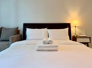 38 Park Ave IT Park with 500Mbps, Pool, & Netflix