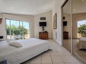 Partie haute villa - Vue mer, piscine et jacuzzi