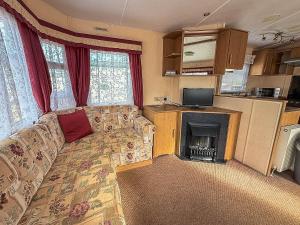 Superb Dog Friendly Caravan With Decking In Hunstanton In Norfolk Ref 13010L