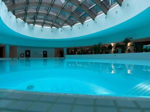 Apartly Hanza Tower City View I Pool, Sauna, Jacuzzi & Parking