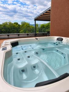 Prestige Rooftop Apartments Viva with Hot Tub