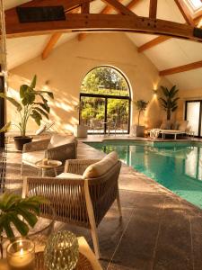 Cha Cha de Loup-B&B-Vakantiewoning met verwarmd binnenzwembad en groot zonneterras in de Ardennen
