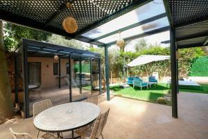 Luxury apartment - Pool - Private garden - Wintering