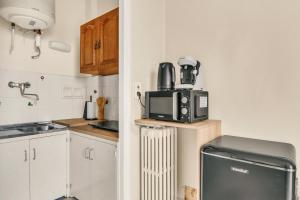 Charming studio, balcony with garden view, Nice Libération