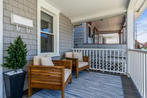 Prof Managed Backyard 5 Blocks to Beach