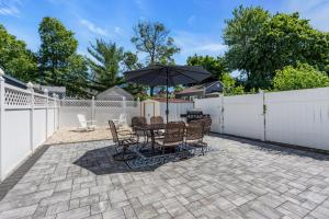Prof Managed Backyard 5 Blocks to Beach