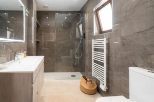 Charming 4Bdr House near Aquashow by Lovelystay