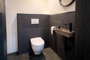 Old Town Apartment with FREE PARKING & AC