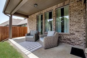 Cul-de-Sac Oasis Your Perfect Family Hideaway!